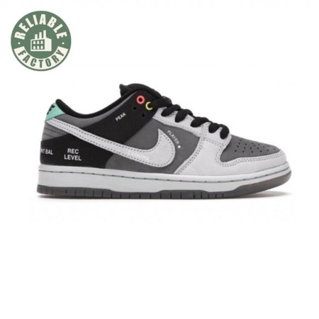 Dunk Low SB 'Camcorder' Size 40-47.5